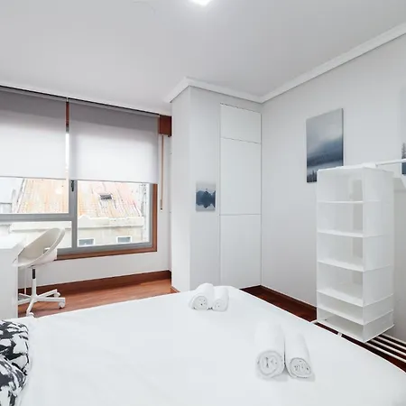 Estudio Moderno Con Parking By *