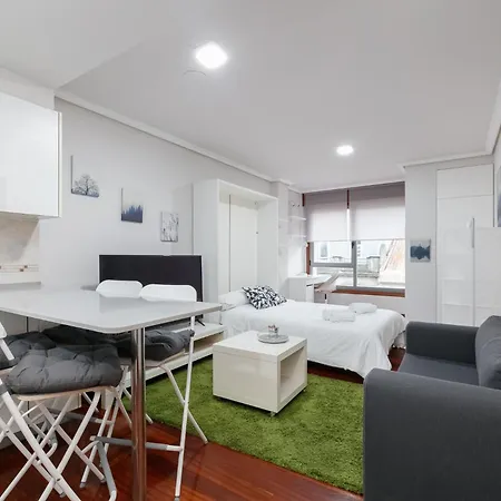 Estudio Moderno Con Parking By Vigo