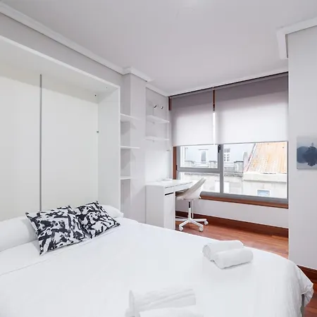 Estudio Moderno Con Parking By *