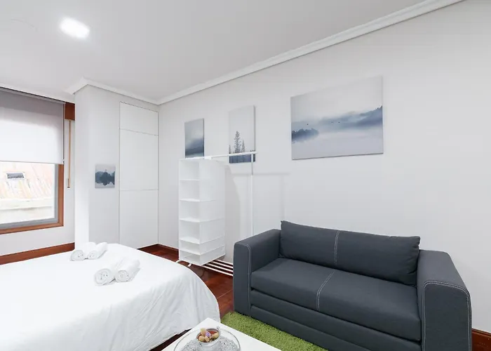 Estudio Moderno Con Parking By *